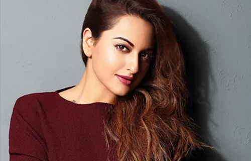 SONAKSHI SINHA FOUND DRIVING MINI TRUCK TIRING