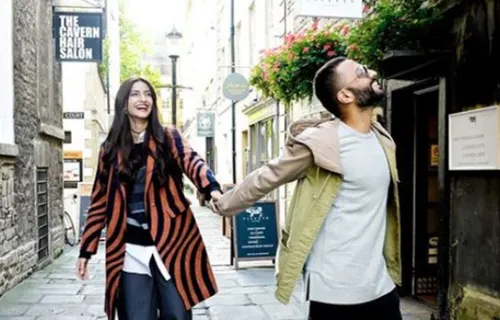 SONAM-ANAND AHUJA'S POST MARRIAGE CLICKS ARE WORTH ''TAREEFAN''!