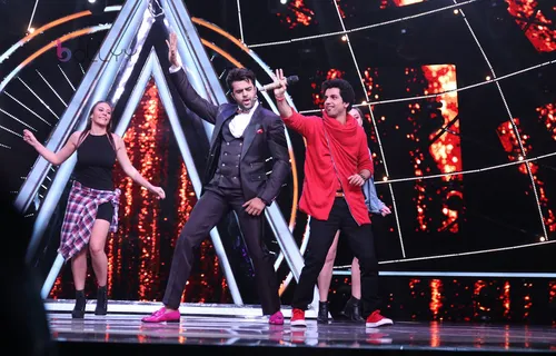 Maniesh Paul makes Ankush dance on Indian Idol 10