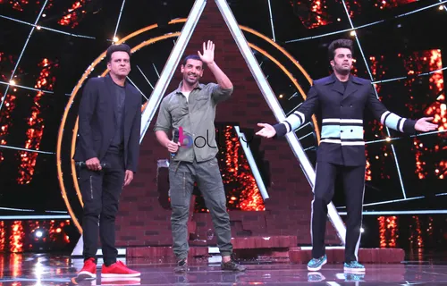 John Abraham and Manoj Bajpai shake a leg on their favorite tracks to the tunes of Indian Idol 10 contestants
