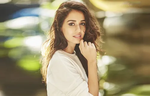 Guess how Disha Patani has become the smart traveller