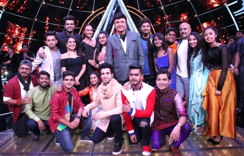 Sonakshi Sinha and Jassi Gill groove to the tunes of Indian Idol 10 contestants