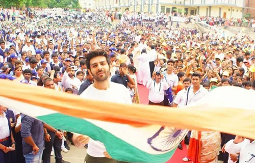 Kartik Aaryan Celebrates Independence Day With Thousands Of Kids in His School