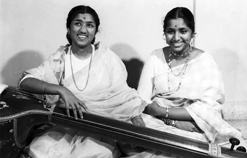 When Will Asha Bhosle Stop Abashing Her Sister Lata Mangeshkar?