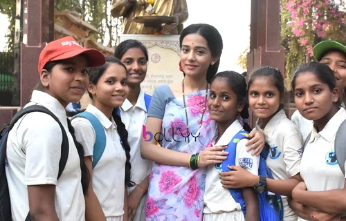 Amrita Rao Looked As Graceful As Meenaitai At ‘Thackeray’ Promotion