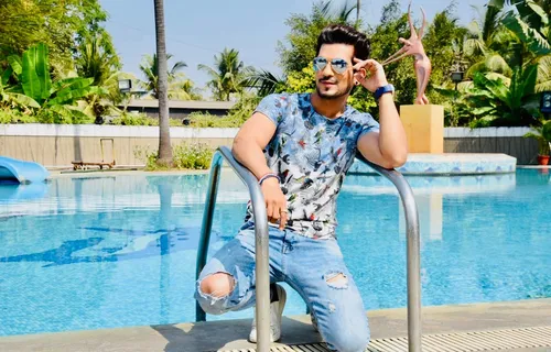 Arjun Bijlani’s Pool-Side Pics Are A Sight For Your Eyes!