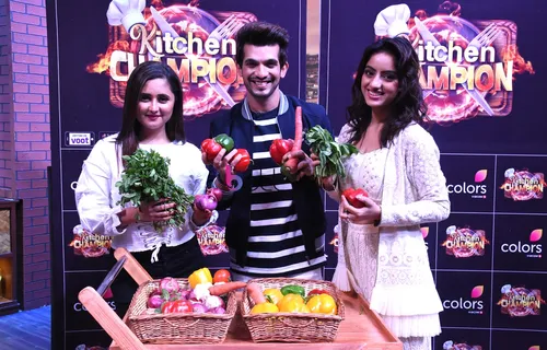 Host Arjun Bijlani Along With Rashmi Desai, Deepika Singh, Barbie Sharma, Inayat And Garvit At The Launch Of COLORS' Kitchen Champion