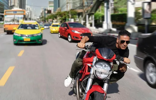 Akshay Kumar Shoots Bike Stunts On The Streets Of Bangkok For Rohit Shetty’s Sooryavanshi 