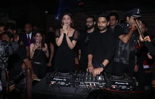 Dhvani And Sachet Promotes Psycho Saiyaan At Pubs In Mumbai