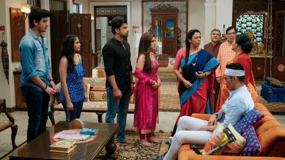 While Anupamaa convinces Kinjal to stay, Vanraj apologises to her