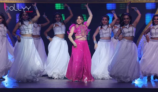 Despite being injured, Shraddha Arya gave a breathtaking performance at Zee Rishtey Awards