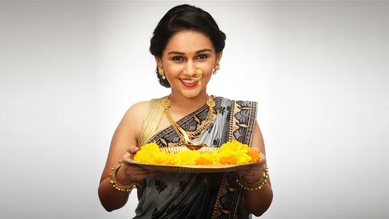 "In a world where everything is readymade, I still prefer to make traditional homemade mithai for Diwali” says Rachana Mistry from Star Bharat’s ‘Na Umra Ki Seema Ho’