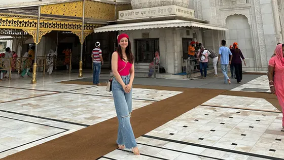 Sandeepa Dhar takes a day off from her shoot, goes to Bangla Sahib, ends her day with Gol Gappe