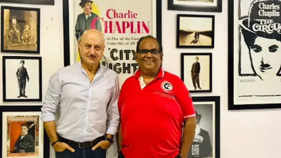 Short: Anupam Kher Gets Emotional on Satish Kaushik's Birth Anniversary