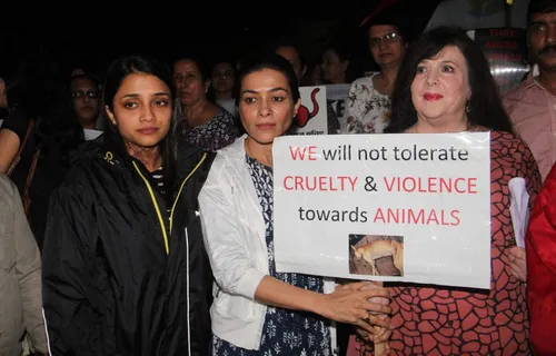 मुंबई में पशु क्रूरता के बारे में जागरूकता बढ़ाने के लिए प्रदर्शन में शामिल हुई संगीता अहिर