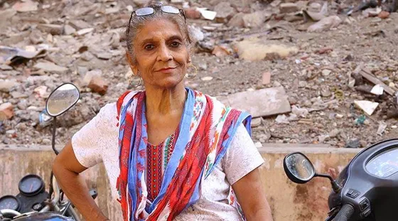 शोले फेम महिला स्टंट आर्टिस्ट रेशमा पठान को ’वुमन बिहाइंड द सीन’ पुरुस्कार