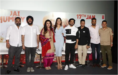 Photos: सनी सिंह और सोनाली सहगल की फिल्म 'जय मम्मी दी' का ट्रेलर लॉन्च