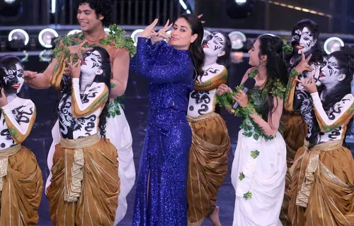 डांस इंडिया डांस 7 के सेट पर करीना कपूर खान ने कंटेस्टेंट्स के साथ किया ओडिसी डांस