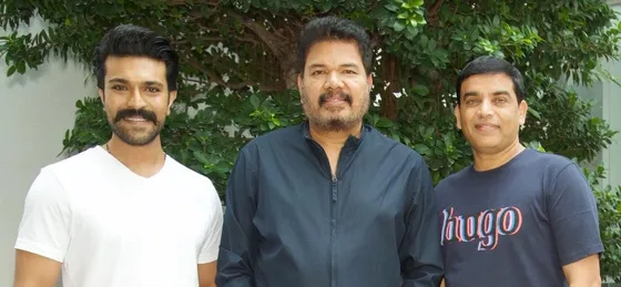मेगा पॉवर स्टार राम चरण ने रविवार को चेन्नई में अपनी आगामी फिल्म #RC15 के डायरेक्टर शंकर से मुलाकात की।