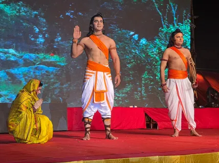 Ayodhya की रामजन्म भूमि पर बॉलीवुड सितारों की "RamLeela"!  पर्दे के सितारे स्टेज पर अभिनय कर रहे है... वो भी बिना रीटेक के!