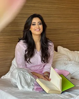 ‘मैं हूं अपराजिता‘ की shweta tiwari  कहती हैं, ‘‘एक दिलचस्प नॉवेल पढ़कर मैं खुश और बेफिक्र महसूस करती हूं‘‘