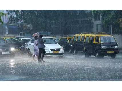 सोशल मीडिया पर ट्रेंड कर रहे हैं मुंबई में बारिश पर बने फनी मीम्स, आप भी देखें