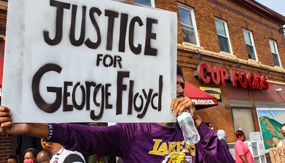 अमेरिका में उठ रही है Justice for Goerge Floyd की मांग, जानें कौन हैं ये जिनके लिए करीना कपूर खान भी मांग रही हैं न्याय