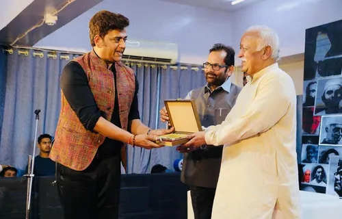 मोहन भागवत ने रवि किशन को 'पर्सनालिटी ऑफ इंडिया सम्मान' से सम्मानित किया