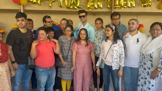 ‘रब से दुआ है’ के सेट पर करणवीर शर्मा ने किया मुंबई में रेस्टोरेंट चलाने वाले दिव्यांग लोगों का स्वागत