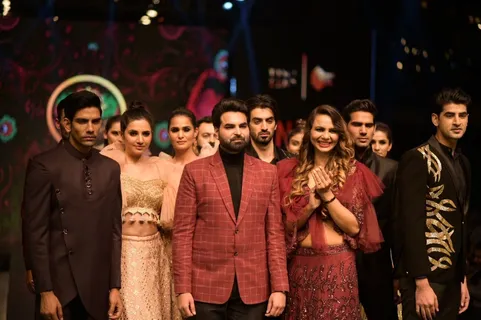 इंडिया डिज़ाइनर शो फ़ैशनेबल रूप से तैयार किए गए डिज़ाइनों के साथ संपन्न हुआ