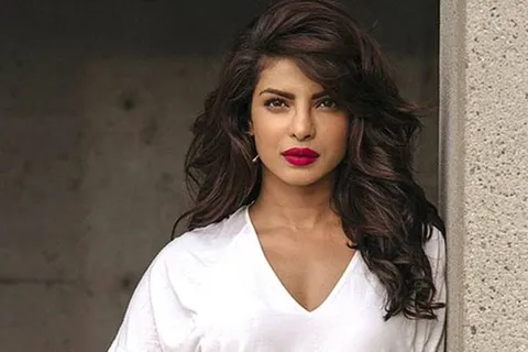 लंदन में कोरोना वायरस के नियमों का उल्लंघन करते नजर आईं Priyanka Chopra