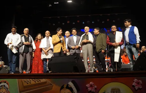 मुंबई में आनंद मिलिंद अकादमी ने एक मधुर म्यूजिकल इवनिंग क़यामत से क़यामत तक का आयोजन किया शामिल हुए कईं सितारे