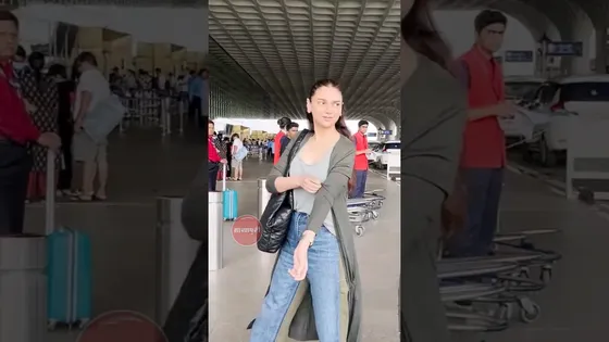 Bollywood Actress Aditi Rao Hydari Spotted At Mumbai Airport