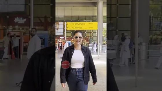 Bollywood Actress Sunny Leone Spotted At The Airport Today