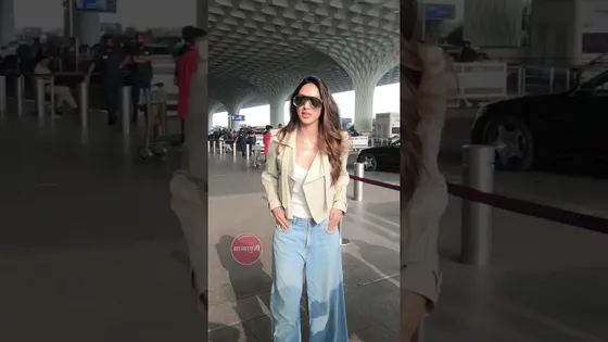 Bollywood Actress Kiara Advani Spotted At Mumbai Airport