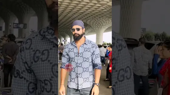 Bollywood Actor Vicky Kaushal Spotted At Mumbai Airport