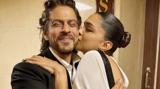 From Deepika-SRK Adorable Moment To Alia Bhatt, Sharing A Selfie, Here Are Some Of The Viral Post Of The Week!