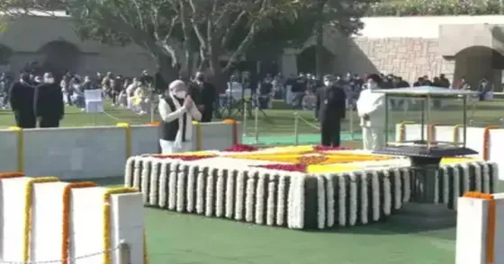 PM Modi Pays Tribute to Mahatma Gandhi at Rajghat