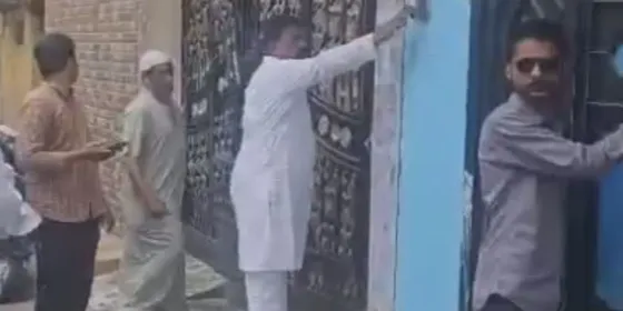 People Knocking On Doors Of Voters In Hyderabad!