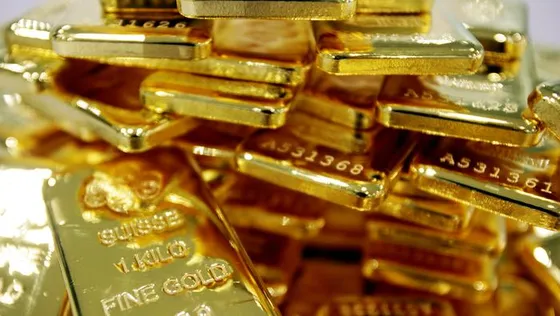 'Experts Forecast Gold Prices to Hit ₹70k/10g, Recommending Steady Approach for Continued Rush'