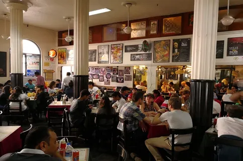 "Legendary Mumbai Hotel: 87-Year-Old Restaurant Still Delighting Politicians and Authorities"