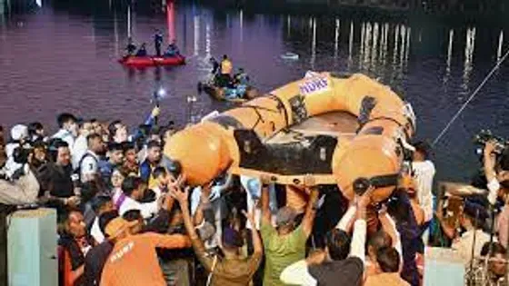 12 Students and 2 Teachers Dead As Boat Turns Upside Down In Vadodara Lake, 2 Arrested!