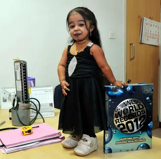 Jyoti Amge, World's Shortest Woman, Exercises Her Right to Vote in Nagpur