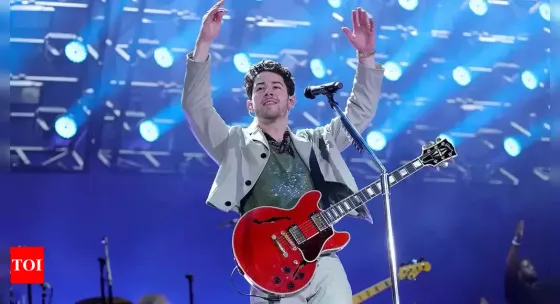 Nick Jonas Screams 'Ouch' as he falls on stage while performing; here's what he did next- watch video