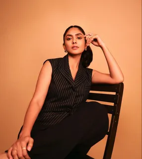 Mrunal Thakur Clinches Best Actress Award at The Oniros Film Awards, New York for Her Remarkable Performance in "Hi Nanna"