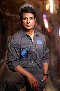 Sonu Sood Saves the Life Of A Passenger On His Way Back From Dubai! Messiah For A Reason!