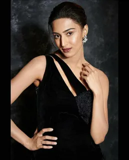Erica Fernandes to walk for prominent Mexico designers at Dubai Expo Fashion week , represent the country as the only Indian female model !