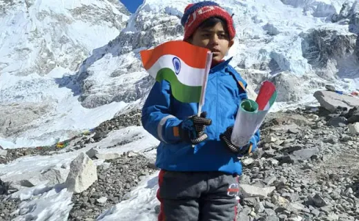 What? 4-Year-Old Becomes the Youngest Asian to Reach Mount Everest Base Camp!! Know How His Mom Inspired Him: