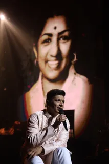 18 of the the biggest singers of the country come together to give a grand tribute to the legendary Lata Mangeshkar!