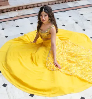 Tulsi Kumar looks breathtaking in her Indian regal look for her latest single ‘Tera Naam’!